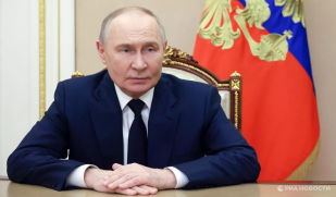 Путин подписал закон, закрепляющий наличие крестов на гербе России