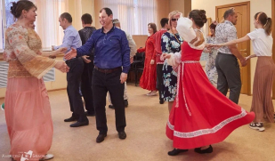 Русские забавы: в Доме дружбы народов зажгли первую Вечёрку