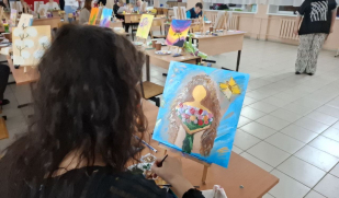 Волна вдохновения и вечер чистого творчества: в преддверии Международного женского дня мастер-класс «Территория Арт-терапии» прошёл для родственников погибших участников СВО