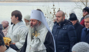 Губернатор Вячеслав Федорищев принял участие в крестном ходе в Самаре Губернатор Вячеслав Федорищев принял участие в крестном ходе в Самаре