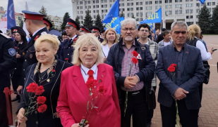В День ветеранов боевых действий на площади Славы почтили память защитников Отечества