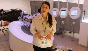 «Ложка меда — и взлетели»: как космонавты пьют чай и едят десерты в невесомости