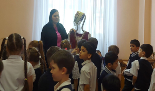 Первоклассники открыли для себя прекрасный мир народов Самарской области