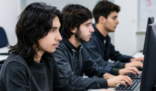 Разработана цифровая система для проведения экзаменов у мигрантов 